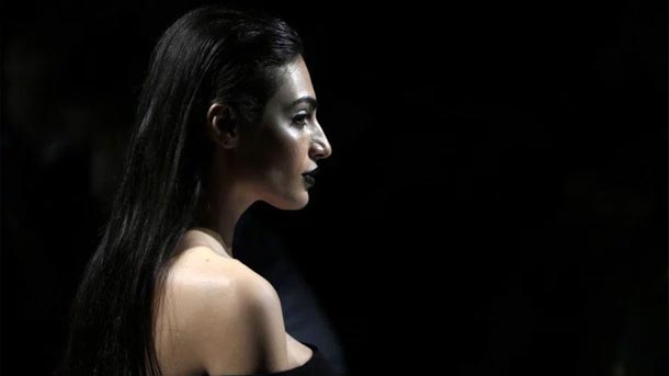 En photos : Rafeea al-Hajsi est devenue la première top modèle émiratie