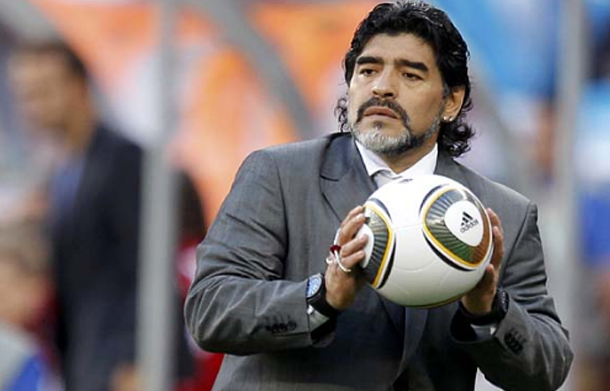 مارادونا أفضل لاعب في التاريخ الكروي