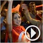 En vidéo : Une jeune mariée manifeste au Bardo le jour de son mariage