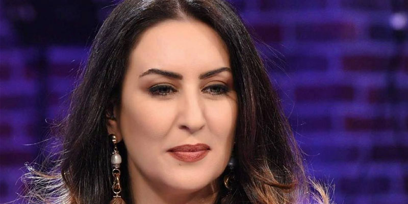 En photo : Meriem Ben Hussein sublime dans une jolie robe rouge le jour de la Saint-valentin