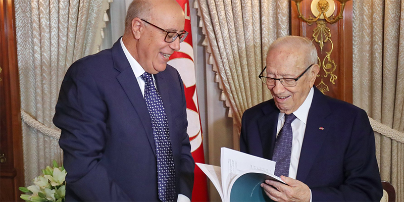 بالفيديو : لقاء رئيس الجمهورية مع محافظ البنك المركزي التونسي مروان العباسي