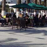 En Photos-La Marsa : Quand les cafés squattent les trottoirs en toute impunité