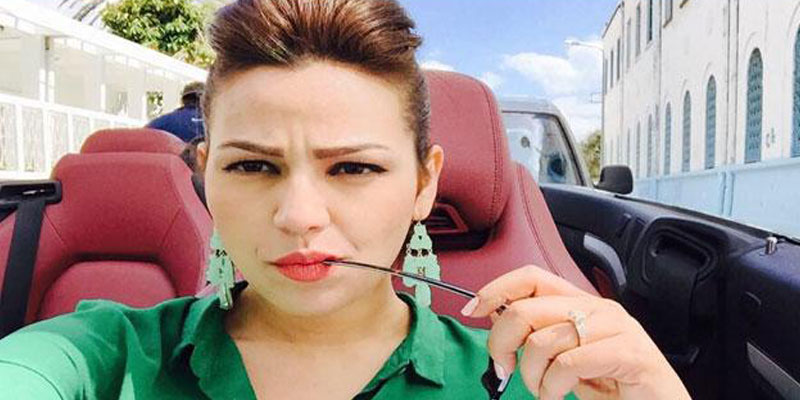 ''صورة من تونس: الممثلة مروى العقربي بـ''شلاكة مفردة