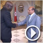 رئيس الجمهورية محمد المنصف المرزوقي يتحادث مع وزير الثقافة السينغالي