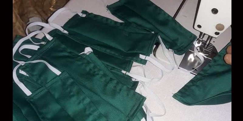 Deux sœurs produisent des masques volontairement pour l’hôpital de Ben Guerdane
