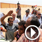فيديو..ضرب شاب بالأحذية رفع شعار رابعة في جنازة النائب العام المصري