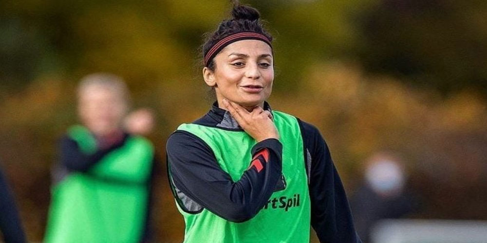 أثناء مباراة تونس والدنمارك: محللة تلفزيونية تترك الاستوديو بعد تلقيها نبأ وفاة والدتها