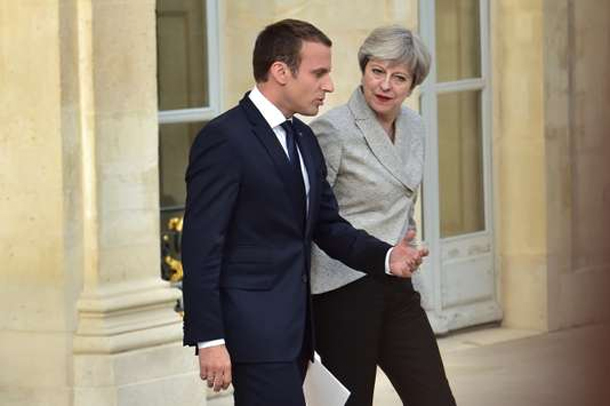 Macron et May s'attaquent au ''terrorisme en ligne''