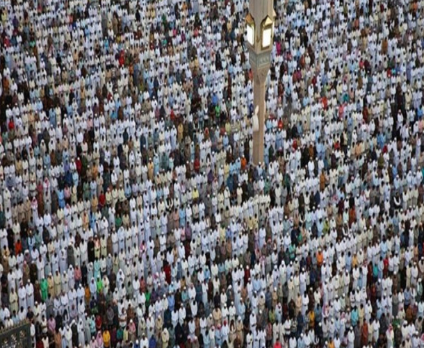 أكثر من مليون مصل يؤدون صلاة العيد بالمسجد النبوي