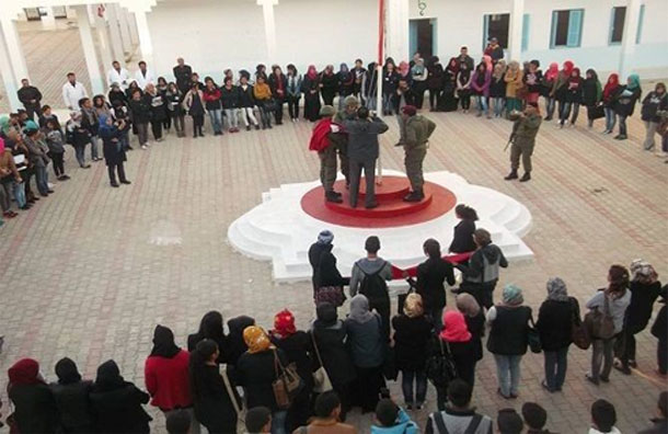 مدرسة شقيقة الضحية ياسين: تحية العلم بحضور الجيش الوطني