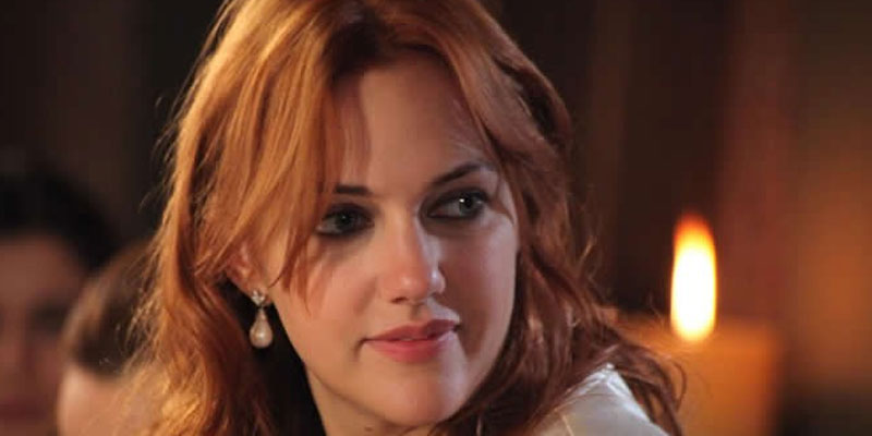 En photos : Habillée par Esthere Maryline, Meryem Uzerli fait sensation au festival de Cannes