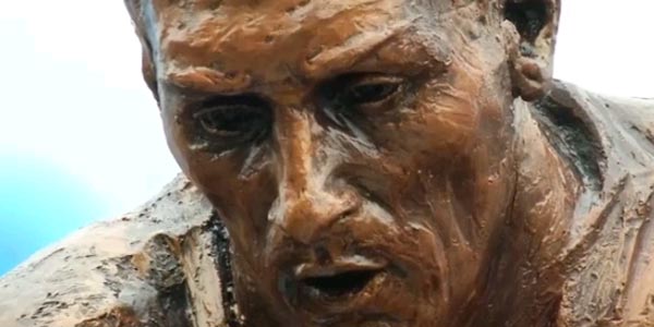 En vidéo : L'Argentine dévoile une statue de Messi pour le supplier de revenir