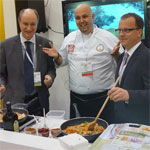 Photo du jour: Les Ambassadeurs du Canada et de la Tunisie cuisinent la M'hamsa à Toronto