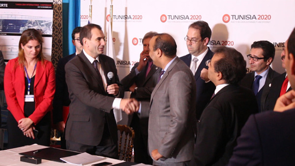 4 millions de dinars tunisiens accordé au spécialiste du micro-financement Microcred Tunisie