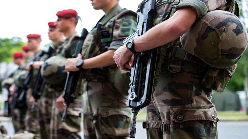 فرنسا تزيد نفقاتها العسكرية