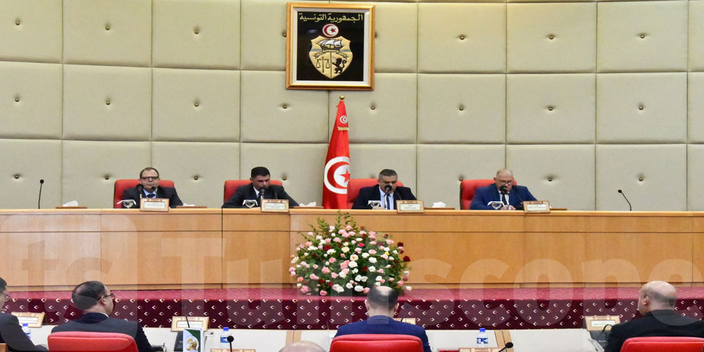 وزير الداخلية يشرف على الاجتماع الدوري لمديري الأقاليم للأمن والحرس الوطنيين