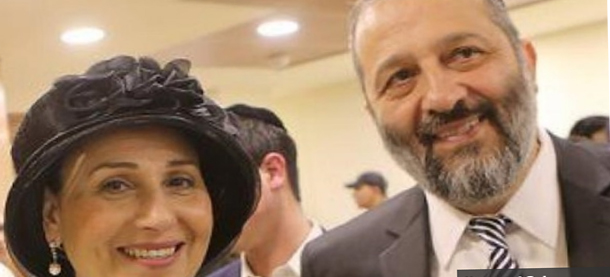 وزير الداخلية الاسرائيلي وزوجته يخضعان للتحقيق لأكثر من 10ساعات في قضية فساد