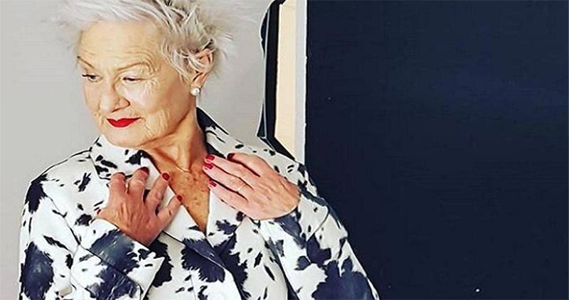 في عمر الـ80.. عجوز تحقق حلمها وتصبح عارضة أزياء