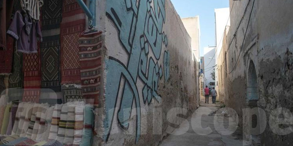 Un plafond de porte de la vieille médina de Houmet Trabelsia s'effondre