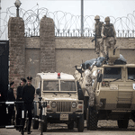 وصول مرسي ومتهمين في قضية الاتحادية لمقر محاكمتهم شرقي القاهرة