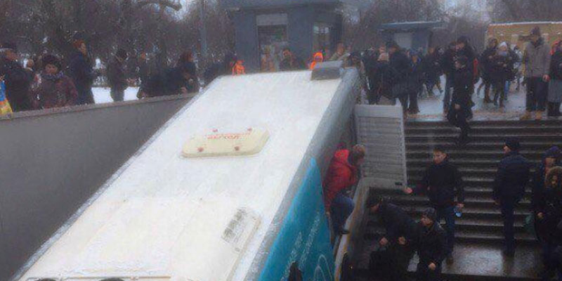 En vidéo : Un bus fonce dans un passage piéton souterrain à Moscou, 5 morts et 15 blessés