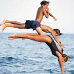 La nage, contre-indications et avantages