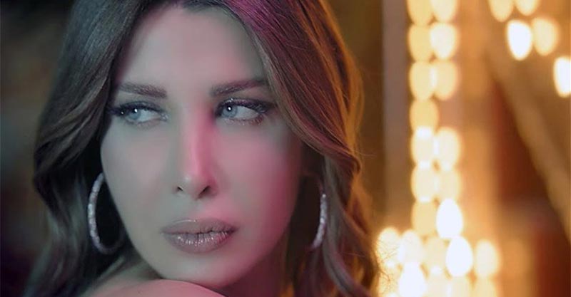 بعد نانسي عجرم: فنانة لبنانية تتعرّض للسرقة تحت تهديد طفليها بالسلاح