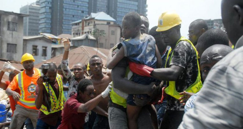 تواصل عمليات البحث عن ناجين تحت الانقاض بعد انهيار مبنى في نيجيريا