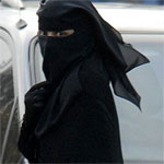 Le port du niqab dans l’espace public interdit à partir d’aujourd’hui