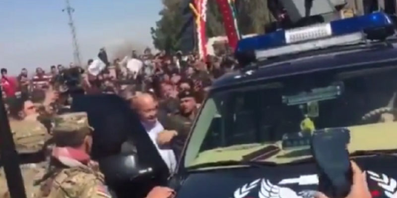بالفيديو: محافظ نينوى يدهس بسيارته محتجين غاضبين على خلفية مأساة العبارة