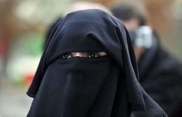 الجزائر تمنع رسميا النقاب في المدارس