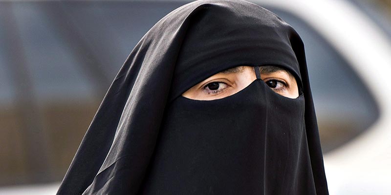 Le Niqab (voile intégral) est désormais interdit sur les lieux du travail en Algérie