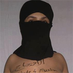 Une niquabée se dénude en signe de soutien avec Amina de Femen 