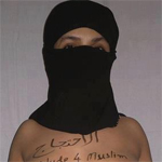 Une niquabée se dénude en signe de soutien avec Amina de Femen