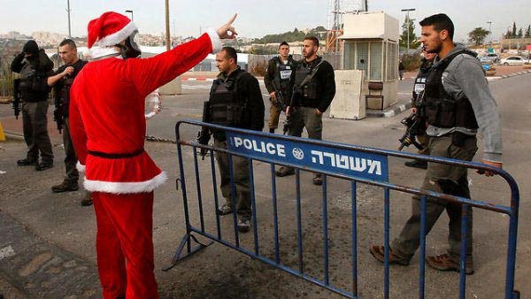 En photos : Même le père Noël défend la cause palestinienne