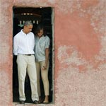 Photo du jour : Michelle et Barack Obama sur l'île de Gorée, haut-lieu de la mémoire de l'esclavage