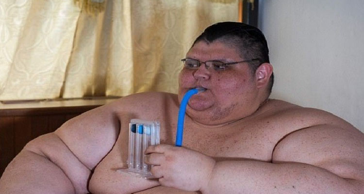 على خطى إيمان.. أسمن رجل بالعالم يبدأ رحلة تخفيف وزنه