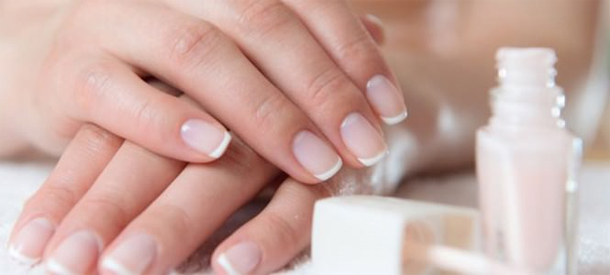 Vos ongles sont mous et cassants? Voici quelques astuces de grand-mère