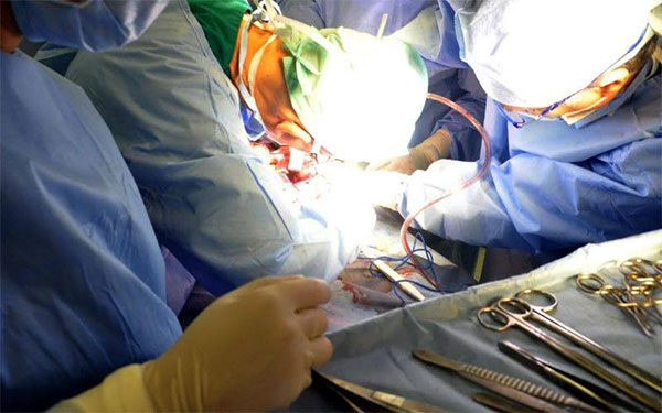 بالصّور : اجراء أول عملية جراحية لتعويض البلعوم لدى 3 أطفال 
