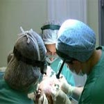 Hospitalisé pour une circoncision, un bébé d’un an et demi perd la vue et devient incapable de marcher 
