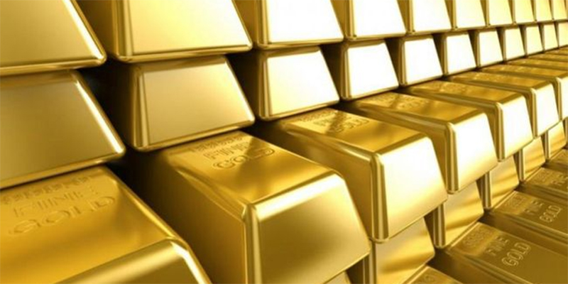 الذهب ينخفض مع ارتفاع الدولار والتوترات التجارية تحد من الانخفاض