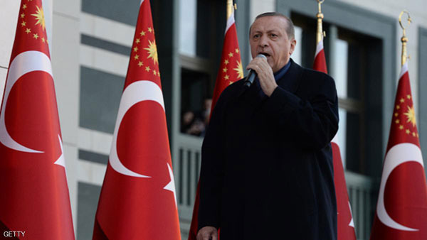 أردوغان يجري 20 مكالمة هاتفية لاحتواء التوتر بالخليج 