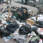 Béja : Envahis par les ordures, les citoyens saisissent les camions benne de la municipalité