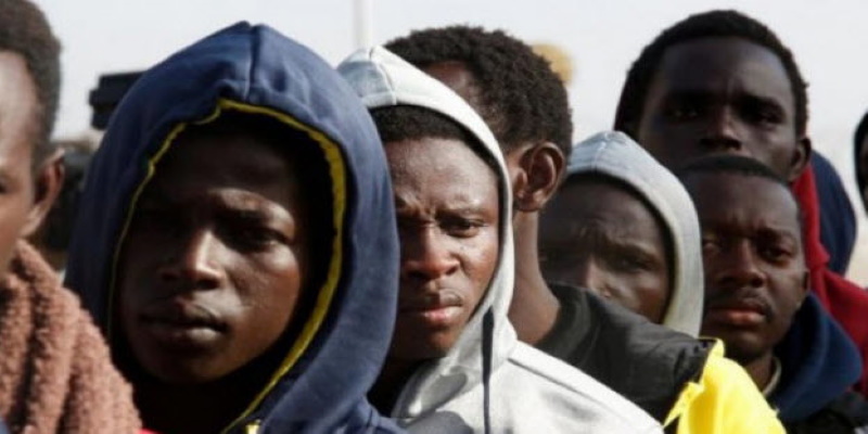 Les migrants mettent fin à leur grève de la faim au centre d'El Ouardia