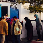 بداية الإنتخابات الرئاسية بمدرسة القيروان ببن عروس :صف للنساء و صف للرجال 