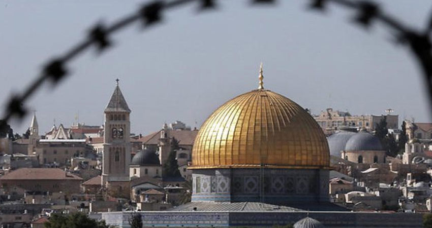 جدل في الأراضي الفلسطينية حول موعد عيد الفطر
