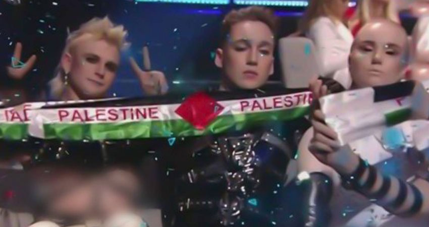 بالفيديو: رفع العلم الفلسطيني في مسابقة الأغنية الأوروبية بتل ابيب