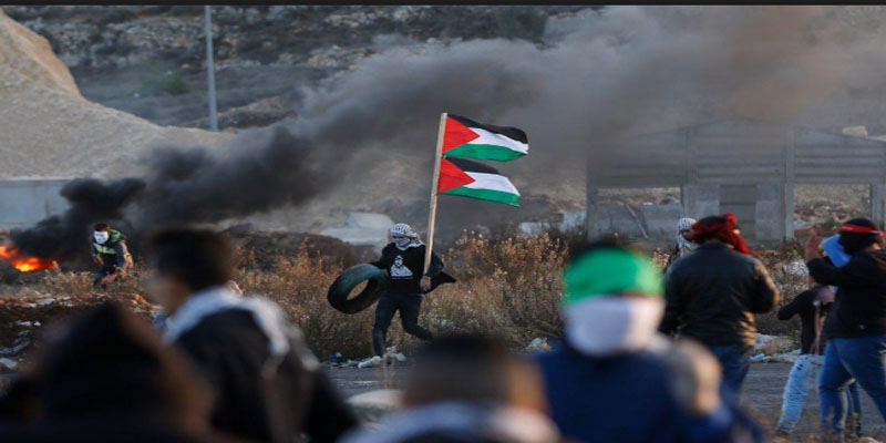 أكثر من ألف مصاب جراء إطلاق إسرائيل الرصاص الحي وقنابل الغاز على متظاهرين فلسطينيين