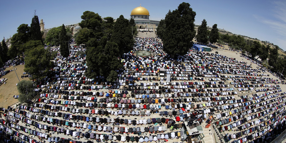أكثر من 100 ألف مصلٍ يؤدون صلاة عيد الأضحى في المسجد الأقصى