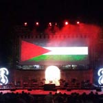 بالصورة : علم فلسطين يسجل ظهوره في مهرجان قرطاج الدولي 